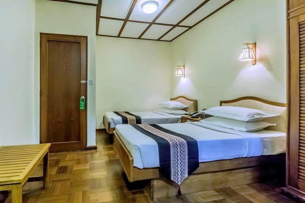 Hotel Innya Янгон Екстер'єр фото