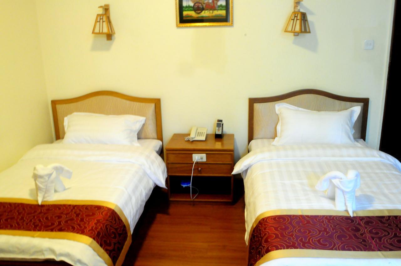 Hotel Innya Янгон Екстер'єр фото