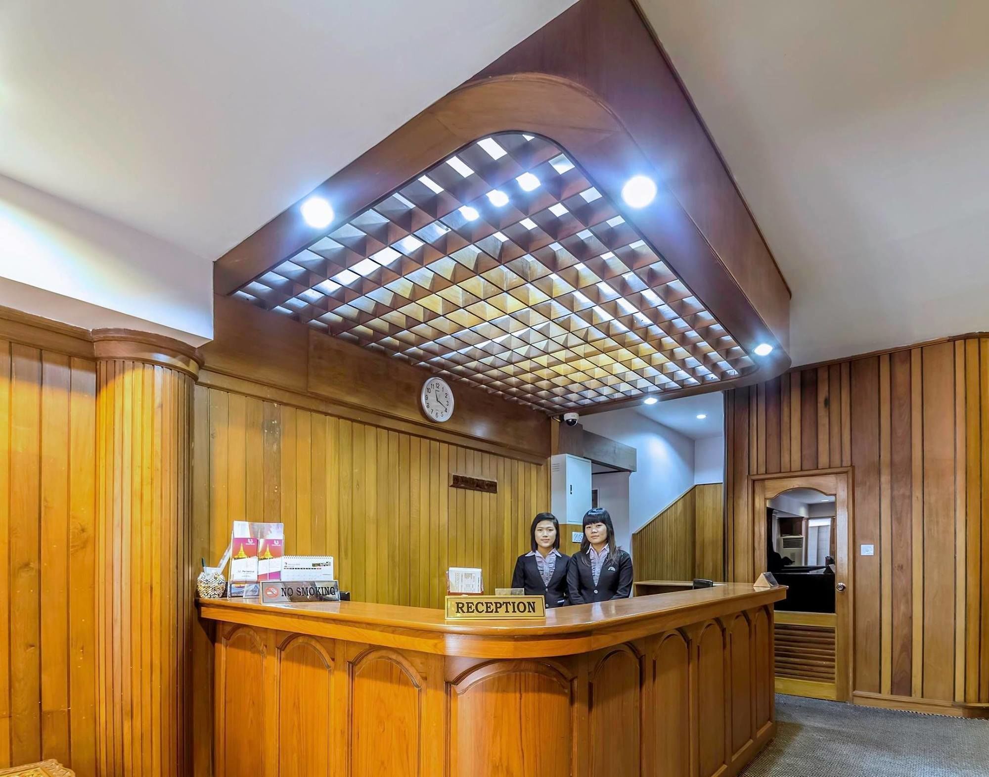 Hotel Innya Янгон Екстер'єр фото